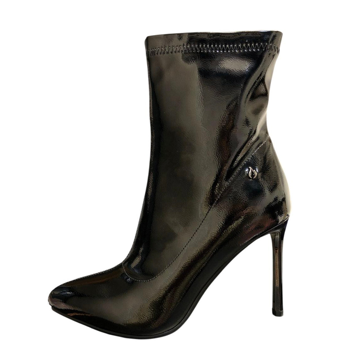 Botín negro de charol F1519